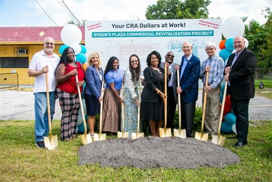 Dyson's Plaza Groundbreaking participants holding shovels